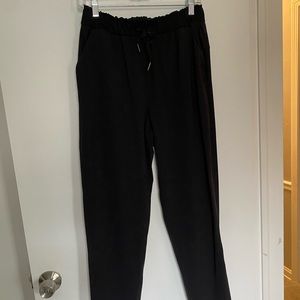Lululemon Size 8 On the Fly Pant - Black